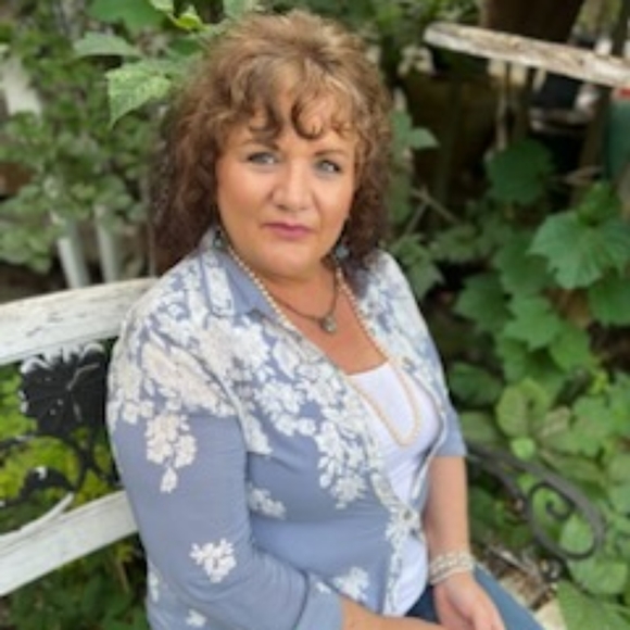 Meet your Posher, Karen - Picture 4 of 9